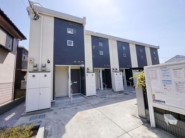 レオネクストエルラゾの物件外観写真